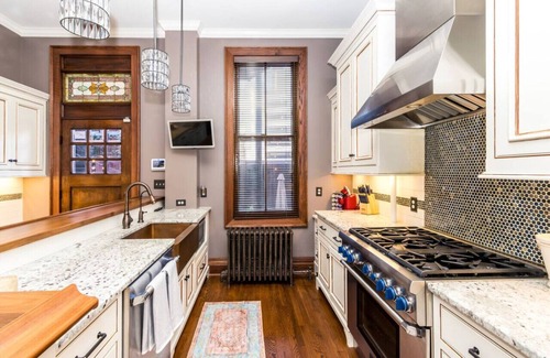 Downtown Cincinnati House | Luxury Brownstone | Walk to ALL | Washington Park