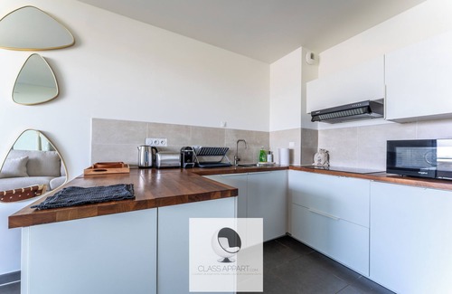 Carnon-Plage Apartment | Luxury building with pond view and parking
