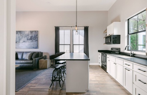 New Braunfels House | Luxury Bungalow near Gruene Hall, Whitewater Amphitheater & The Chandelier.