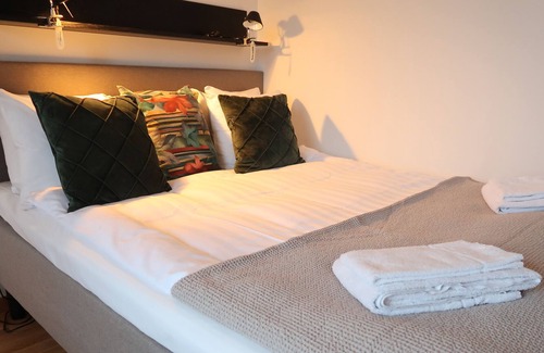 Hallonbergen Apartment | Luxury Business 2 rooms Apartment By City Living - Umami