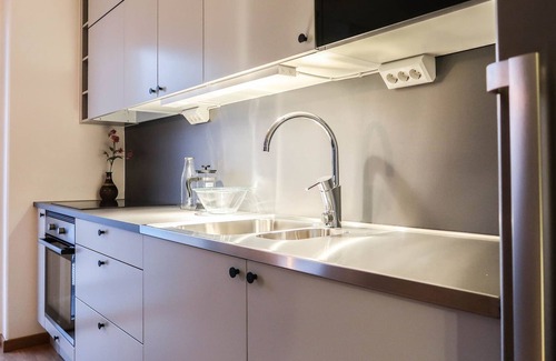 Hallonbergen Apartment | Luxury Business Studio Apartment Street View - CityLiving Umami