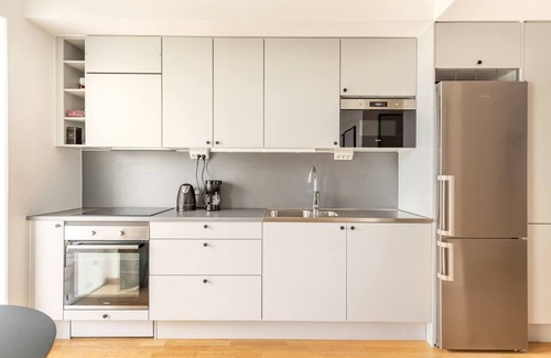 Hallonbergen Apartment | Luxury Business Studio Apartment - Garden View