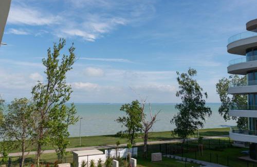 Siofok Aranypart Apartment | Luxury by Wave