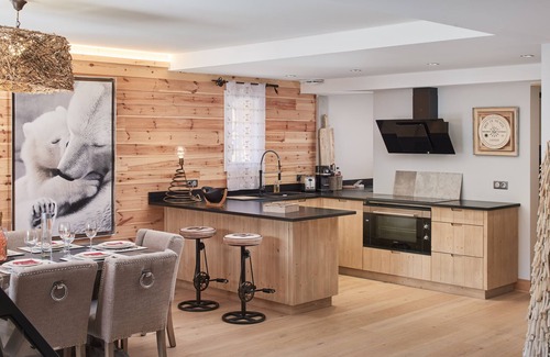 Saint-Etienne-de-Tinee Ski Chalet | Luxury chalet with Terrace with Mountain View and Wi-Fi