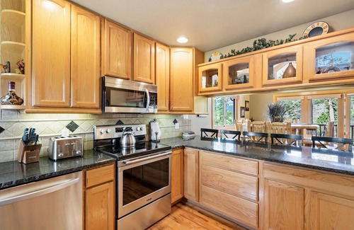 Estes Park Cabin | Luxury Cabin 4bdr Mtn and River Views. Private Hot tub, 2 blocks to downtown