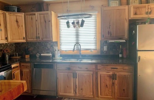 Arkdale Cabin | Luxury Cabin by Castle Rock Lake/Wisconsin Dells!