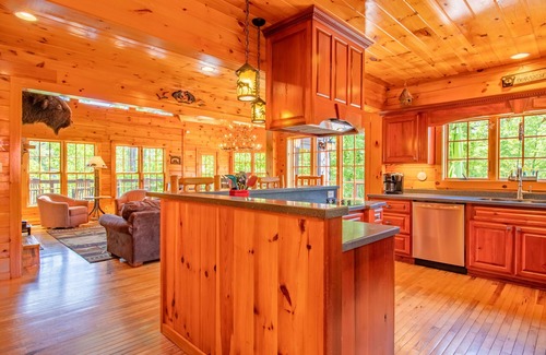 Cherokee Cabin | Luxury Cabin, Casino, Ski, Snow Tube, Golf, Hike, Fish, Hot Tub, Fire Pit, Train