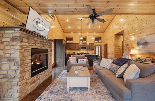 Broken Bow Cabin | Luxury cabin Dreamin' in the Woods!