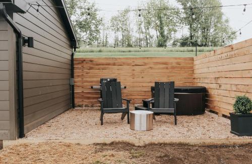 Strasburg House | Luxury Cabin getaway with hot tub and stunning views