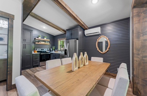 Marshall House | Luxury Cabin - Hot Tub, Firepit by Buffalo River