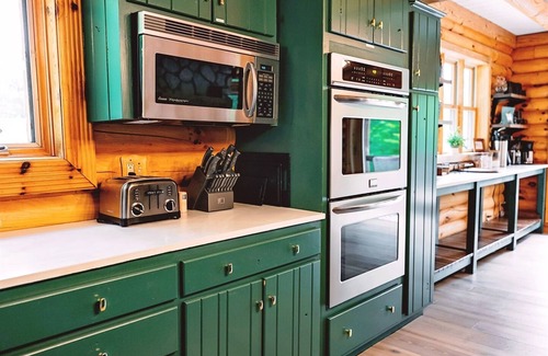 Butler Cabin | Luxury cabin, hot tub, pool, fire pit, sleeps 20