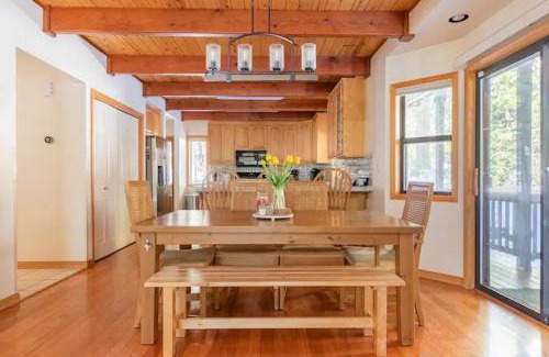 Arnold House | Luxury Cabin: Hot Tub, Sauna, Pool and Sleeps 10
