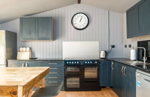 Upton Cheyney House | Luxury cabin in great location, hot tub, sleeps 18