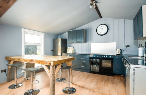 Upton Cheyney House | Luxury cabin in great location, hot tub, sleeps 18
