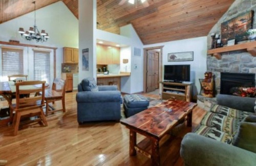 Branson West Cabin | Luxury Cabin in Stonebridge - Branson, Missouri