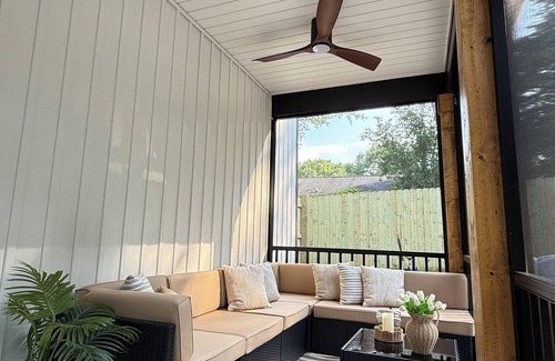 Westminster Cottage | Luxury Cabin Near Lake Hartwell –Pet-friendly, FirePlace/3 bedroom & playground