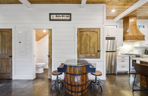 Broken Bow Cabin | Luxury Cabin on a Fishing Pond in the heart of Hochatown.
