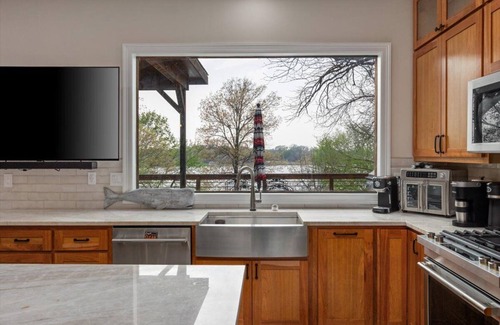 Fort Worth House | Luxury Cabin on the Lake!