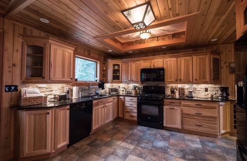 Meacham House | Luxury Cabin Perfect Location in Rainbow Lake, NY