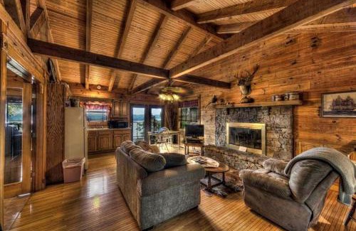 Eureka Springs House | Luxury Cabin Rentals with Panoramic Views near Eureka Springs, Arkansas
