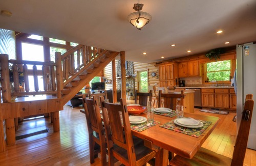 Bryson City Cabin | LUXURY CABIN, SPECTACULAR VIEW, HOT TUB, FIREPIT, PRIVACY, FIREPLACE, JACUZZI n