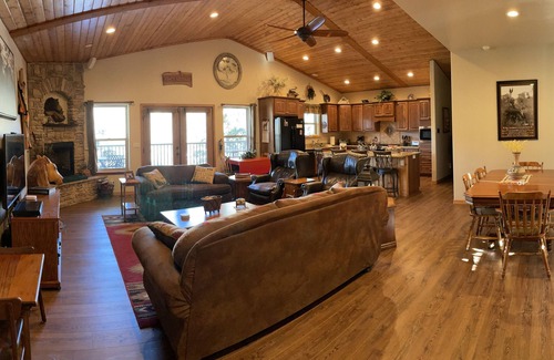 Ruidoso House | Luxury Cabin! Upper Canyon Lookout -Sierra Blanca view close to town