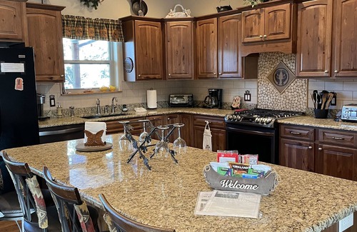 Ruidoso House | Luxury Cabin! Upper Canyon Lookout -Sierra Blanca view close to town