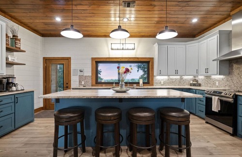 Broken Bow Cabin | Luxury Cabin w/Amazing Views| Fire Pit | Hot Tub