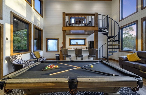 Broken Bow Cabin | Luxury Cabin w/Amazing Views| Fire Pit | Hot Tub