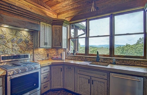 Blue Ridge Cabin | Luxury Cabin with amazing sunsets! Close to Downtown Blue Ridge!