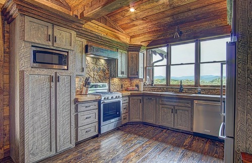 Blue Ridge Cabin | Luxury Cabin with amazing sunsets! Close to Downtown Blue Ridge!