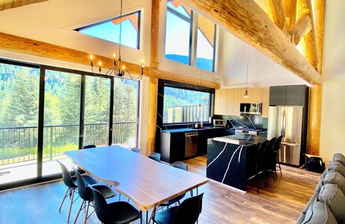 Hemlock Valley Cabin | Luxury Cabin with best games room in Hemlock, hot tub, sleeps 10