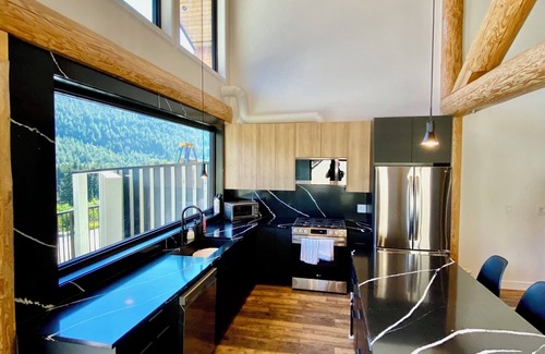 Hemlock Valley Cabin | Luxury Cabin with best games room in Hemlock, hot tub, sleeps 10