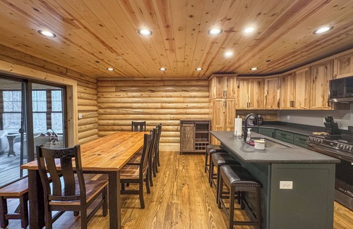 Oakland Cabin | Luxury Cabin with Hot Tub! You'll Love This New Construction!