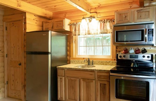 Millersburg Cabin | Luxury Cabin with Hot Tub, Kitchen, Living Room, Fireplace - Sleeps up to 4