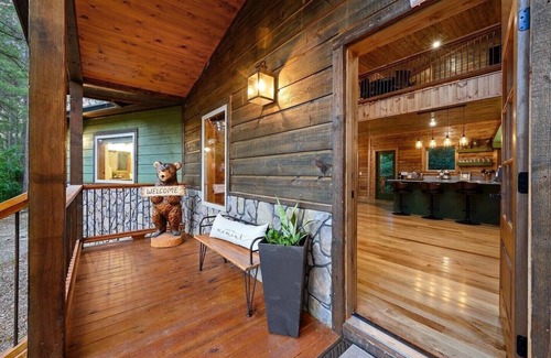 Broken Bow Cabin | Luxury Cabin with Rustic Charm and Modern Amenities in Broken Bow, Oklahoma.