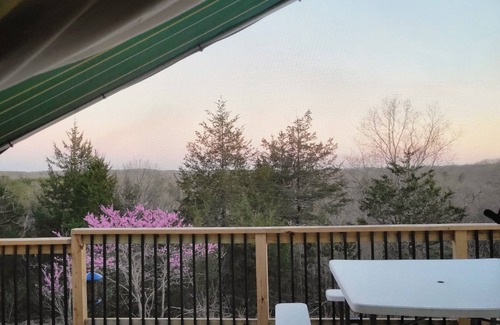 Squires House | Luxury Camp w/TV, Wi-Fi & Bunkbeds!