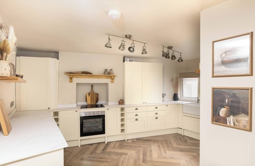 Grangetown House | Luxury Cardiff Townhouse, 5 bedrooms, sleeps up to 12 guests