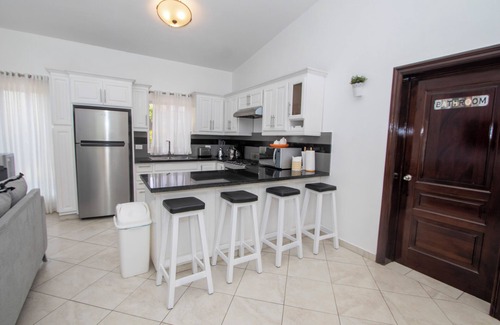La Mulata House | Luxury Caribbean 5BR Villa – Private Pool, BBQ & Ocean Breezes