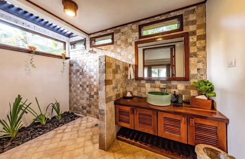 Little Corn Island Hotel | Luxury Casita, Yemaya Reefs, Shoreline Oasis, Unwind on Little Corn Island