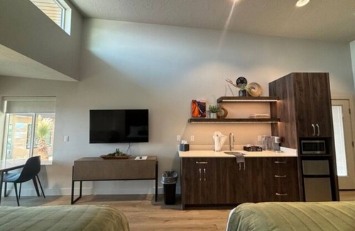 La Verkin House | Luxury Casita, near Zion National Park