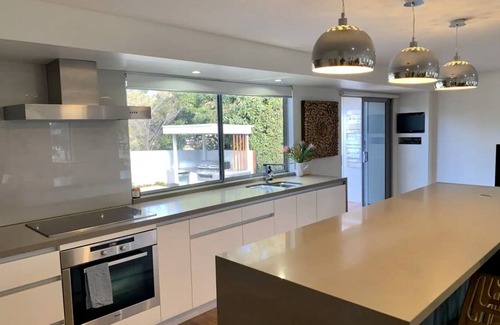 Stirling House | Luxury Central Canberra Home For Families/Work