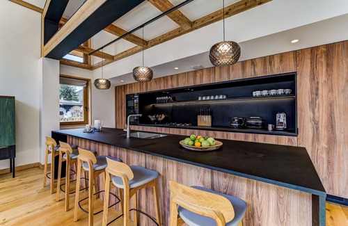 Chamonix-Mont-Blanc Ski Chalet | Luxury Chalet with Panoramic View, Hot Tub & Sauna