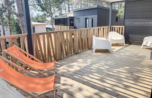Jullouville Ski Chalet | Luxury Chalet - 4 Guests - Heated Pool - Close to Beach & Shops - Free WiFi