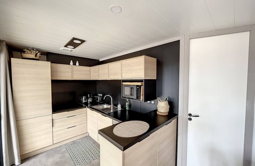 Jullouville Ski Chalet | Luxury Chalet in Jullouville - 6 Guests - Heated Pool - WiFi - Near Beach and Shops