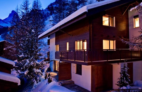 Zermatt Ski Chalet | Luxury chalet, Matterhorn views, outdoor hot tub & sauna,100m from piste & lift