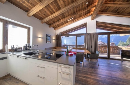 Schonbach Ski Chalet | Luxury Chalet with Ski Access