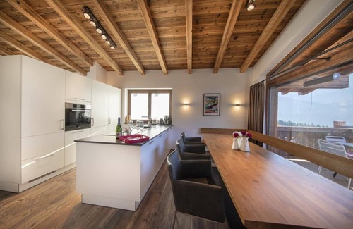 Schonbach Ski Chalet | Luxury Chalet with Ski Access