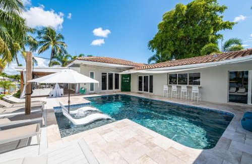 Imperial Point Villa | Luxury Channel Villa, Boat Dock and Private Pool, 5BR