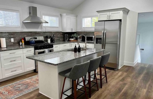 Perrysburg House | Luxury & Charm in Downtown Perrysburg!